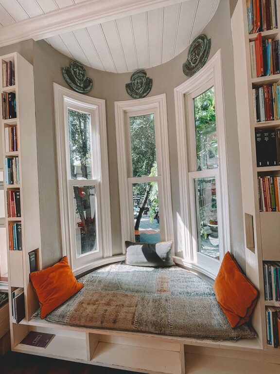 Tips for Creating a Cozy Reading Nook in Any Space